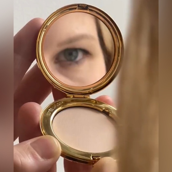 Estée Lauder golden peacock compact with velvet case. Light/medium. 02 - Picture 8 of 9